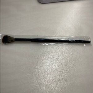 Morphe E61 pointed highlight